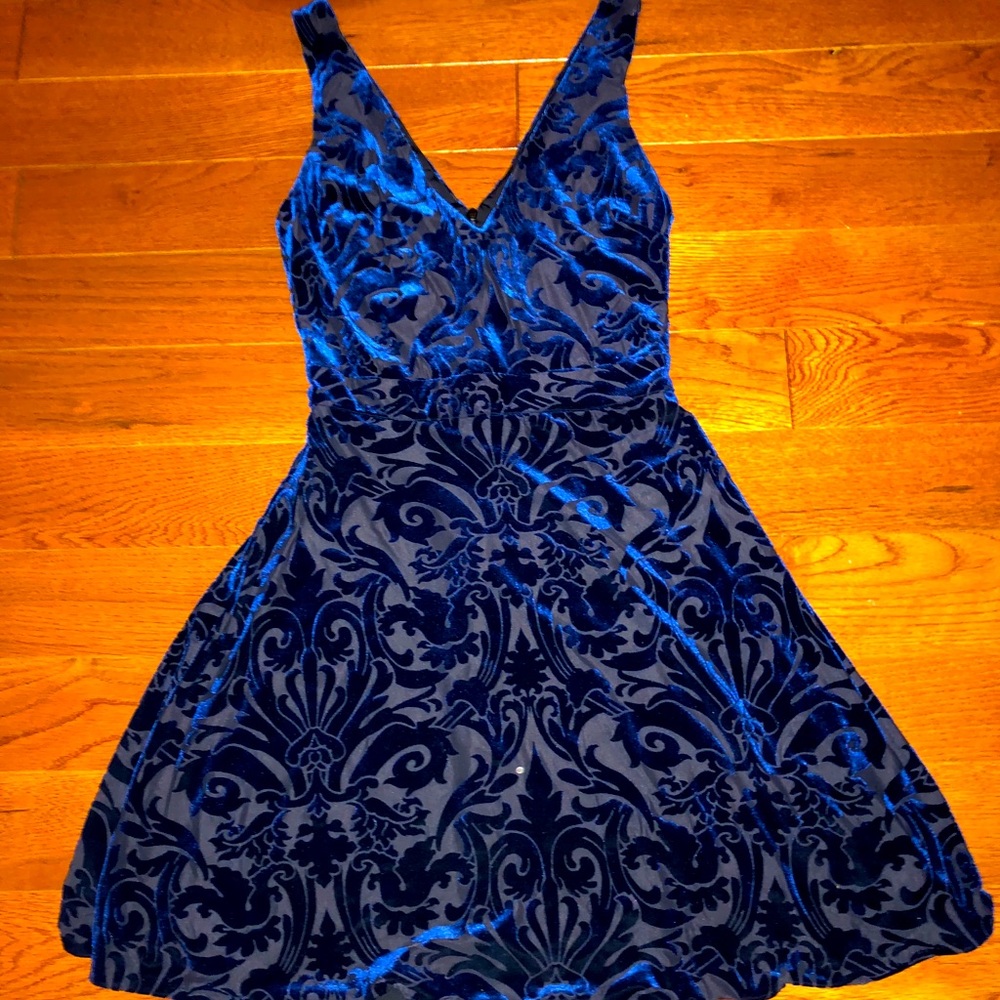 $10 SALE! 🎉GORGEOUS BLUE VELVET DRESS XS